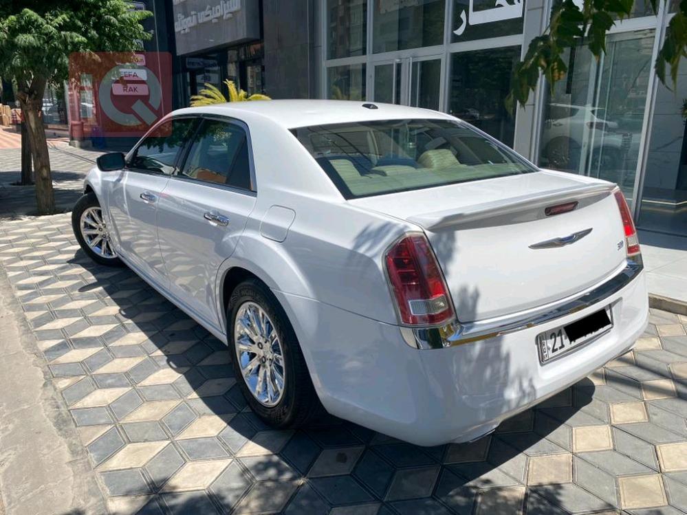 کرایسلەر 300